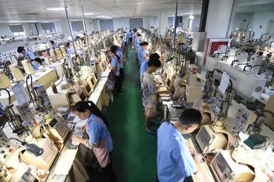 江西上饒 小作坊的嬗變——從手工打磨到全球光學鏡片加工基地