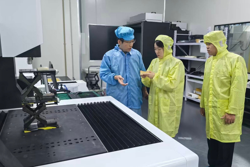 天府新區海關精準服務助企發展 光學鏡片加工貿易首辦驗廠現場指導紀實